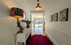 Sophisticated Escape in the Heart of Nature - Beaumont, Australia