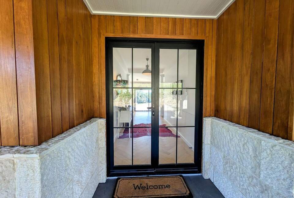 Sophisticated Escape in the Heart of Nature - Beaumont, Australia