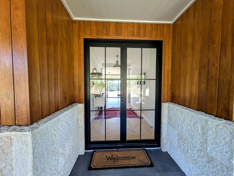 Sophisticated Escape in the Heart of Nature - Beaumont, Australia