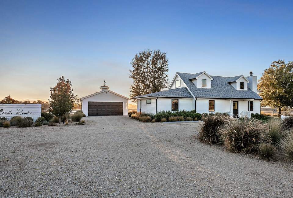 Exquisite Wine Country Escape with Sweeping Views - Paso Robles, California