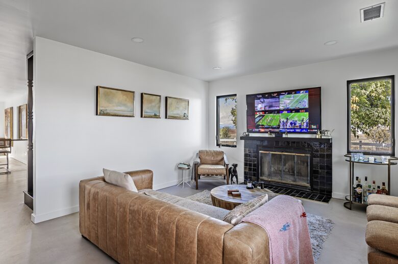 Exquisite Wine Country Escape with Sweeping Views - Paso Robles, California