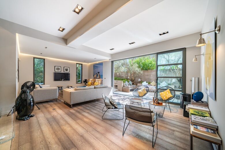 Refined Cannes Residence Steps from La Croisette - Cannes, France