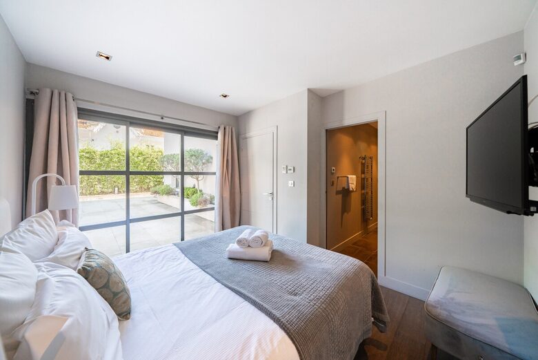 Refined Cannes Residence Steps from La Croisette - Cannes, France