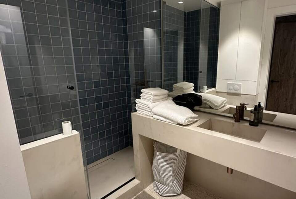 Elegant Barcelona Retreat with Private Terrace & Rooftop Access - Barcelona, Spain