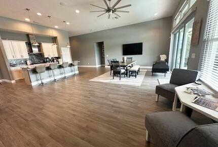 Elegant Apollo Beach Haven with Lush Trails & Hot Tub - Apollo Beach, Florida