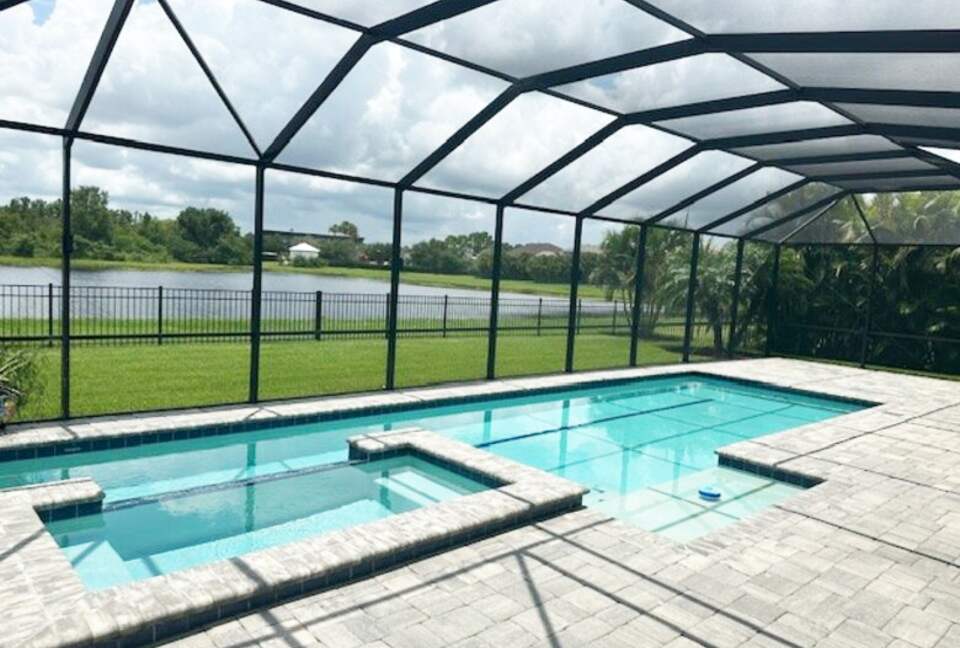 Elegant Apollo Beach Haven with Lush Trails & Hot Tub - Apollo Beach, Florida