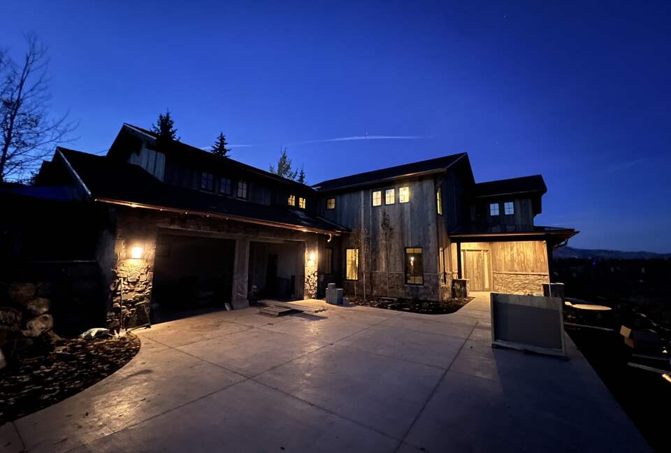 Architectural Masterpiece Nestled in Utah’s Peaks - Park City, Utah