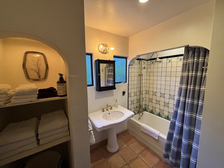 A Charming 1930s Spanish Hideaway near downtown Palm Springs - Palm Springs, California