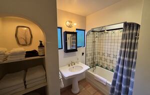 A Charming 1930s Spanish Hideaway near downtown Palm Springs - Palm Springs, California