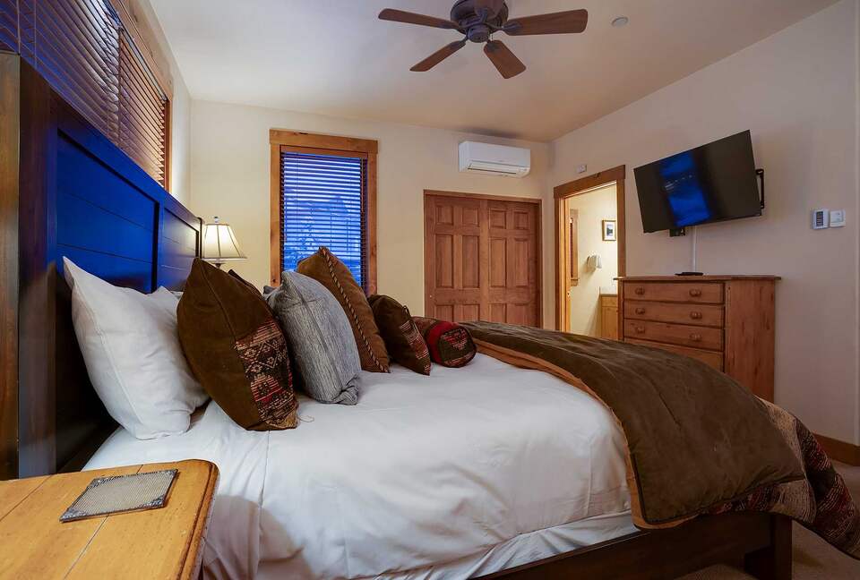 Exquisite Four-Bedroom Residence with Premier Resort Access - Steamboat Springs, Colorado