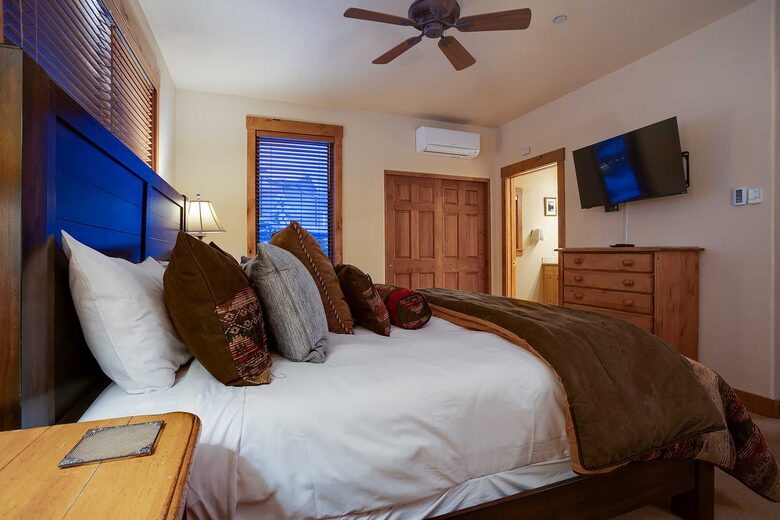 Exquisite Four-Bedroom Residence with Premier Resort Access - Steamboat Springs, Colorado