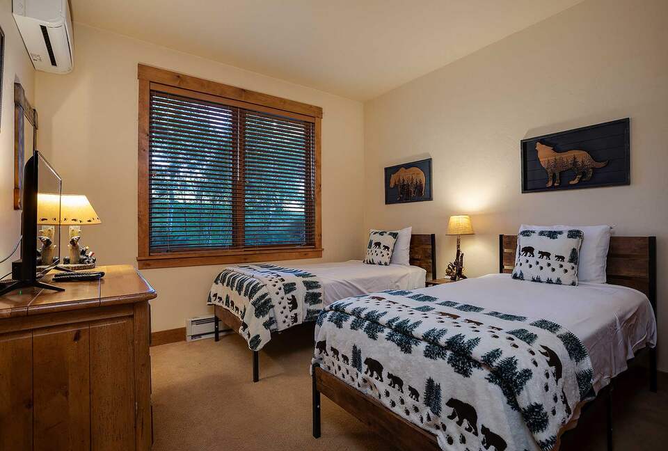 Exquisite Four-Bedroom Residence with Premier Resort Access - Steamboat Springs, Colorado