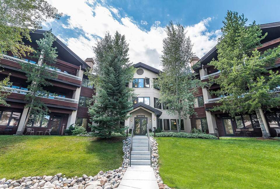 Exquisite Four-Bedroom Residence with Premier Resort Access - Steamboat Springs, Colorado
