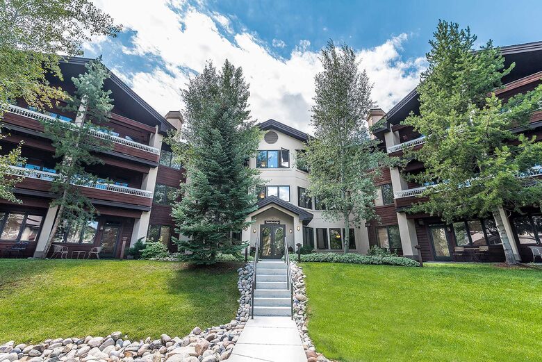 Exquisite Four-Bedroom Residence with Premier Resort Access - Steamboat Springs, Colorado