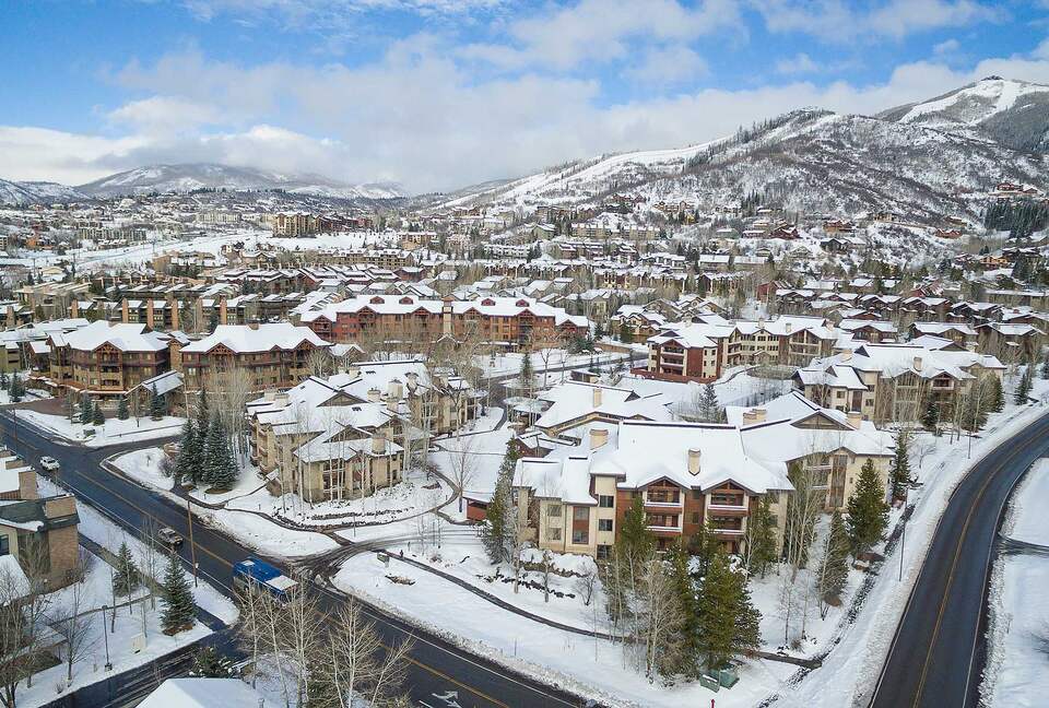 Exquisite Four-Bedroom Residence with Premier Resort Access - Steamboat Springs, Colorado