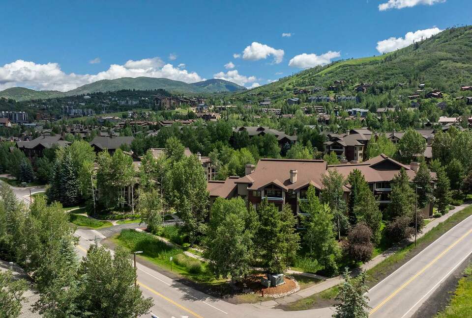 Exquisite Four-Bedroom Residence with Premier Resort Access - Steamboat Springs, Colorado