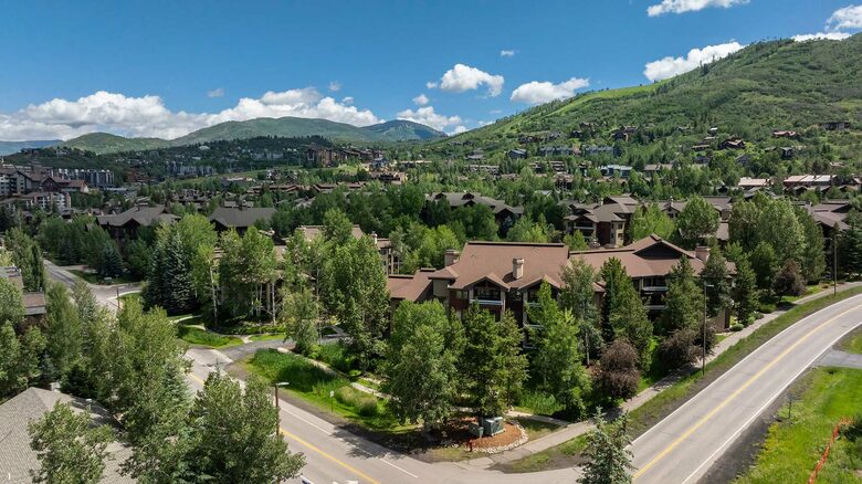 Exquisite Four-Bedroom Residence with Premier Resort Access - Steamboat Springs, Colorado