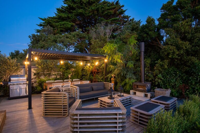 Sunsets & Sea Breezes Above Palm Beach - Waiheke Island, New Zealand