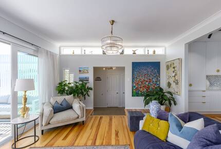 Sunsets & Sea Breezes Above Palm Beach - Waiheke Island, New Zealand