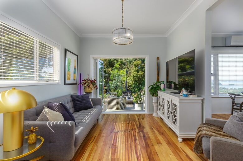 Sunsets & Sea Breezes Above Palm Beach - Waiheke Island, New Zealand