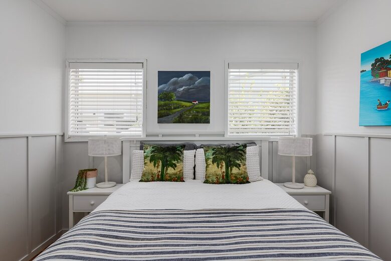 Sunsets & Sea Breezes Above Palm Beach - Waiheke Island, New Zealand