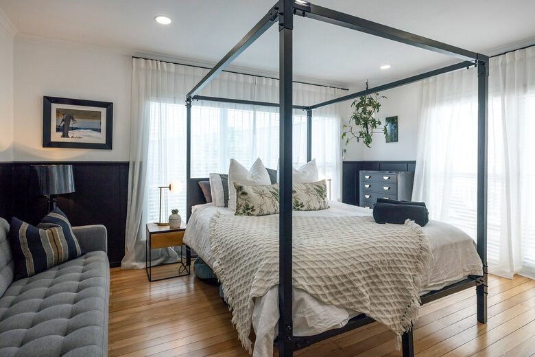 Sunsets & Sea Breezes Above Palm Beach - Waiheke Island, New Zealand