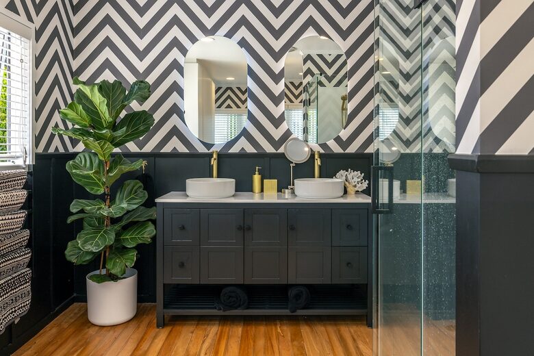 Sunsets & Sea Breezes Above Palm Beach - Waiheke Island, New Zealand