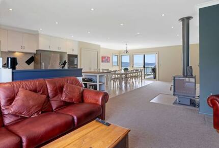 Oceanfront Serenity | Marengo’s Coastal Gem - Marengo, Australia