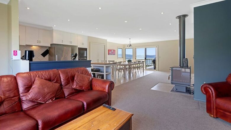 Oceanfront Serenity | Marengo’s Coastal Gem - Marengo, Australia