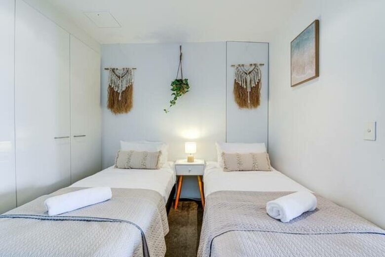 Luxury Ocean View Spa Apartment - Gold Coast, Australia