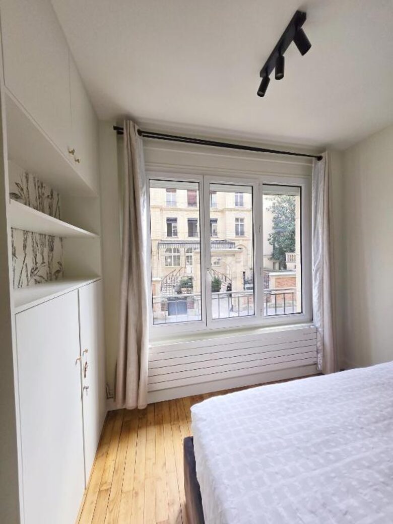 Elegant Parisian Retreat Near Luxembourg Gardens - Paris, France