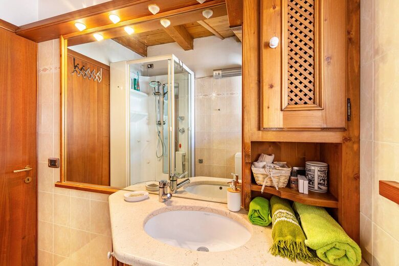 Lakeview Retreat in the Heart of the Dolomites - Auronzo di Cadore, Italy