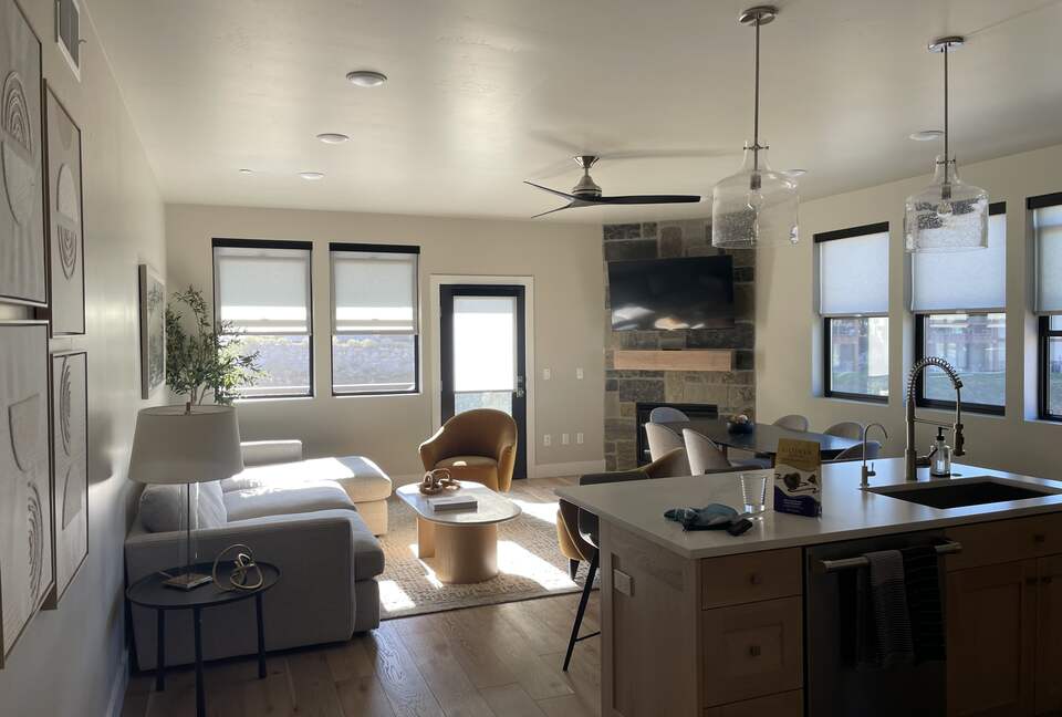 Stylish Mayflower Lakeside Retreat Near Skiing & Marina - Park City, Utah