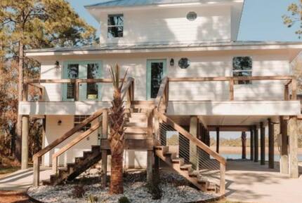 Carrabelle’s Refined Boater’s Escape - Carrabelle, Florida