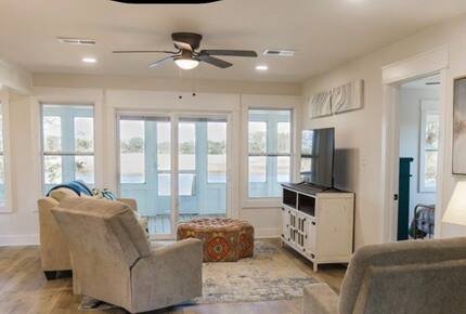 Carrabelle’s Refined Boater’s Escape - Carrabelle, Florida