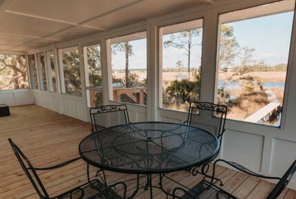 Carrabelle’s Refined Boater’s Escape - Carrabelle, Florida