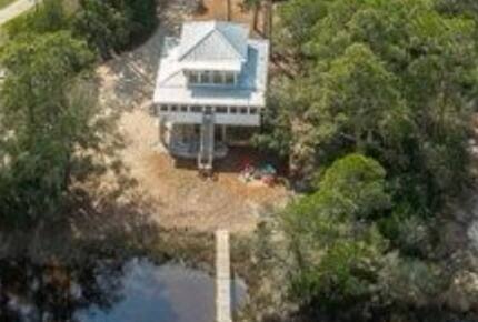 Carrabelle’s Refined Boater’s Escape - Carrabelle, Florida