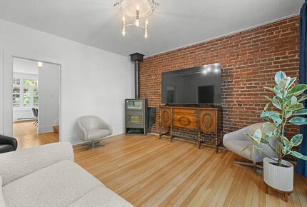 Historic Charm Meets City Comfort - Québec City, Canada