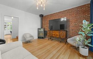 Historic Charm Meets City Comfort - Québec City, Canada