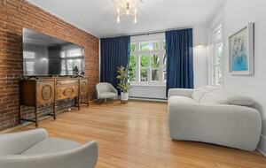 Historic Charm Meets City Comfort - Québec City, Canada