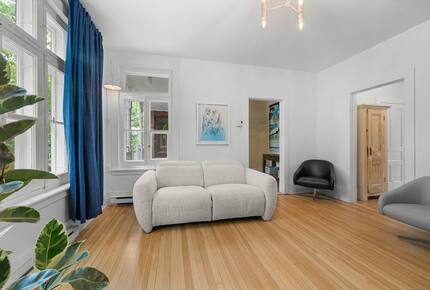 Historic Charm Meets City Comfort - Québec City, Canada