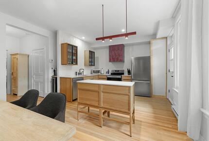 Historic Charm Meets City Comfort - Québec City, Canada