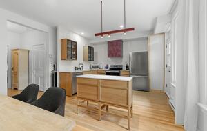 Historic Charm Meets City Comfort - Québec City, Canada