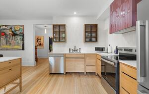 Historic Charm Meets City Comfort - Québec City, Canada