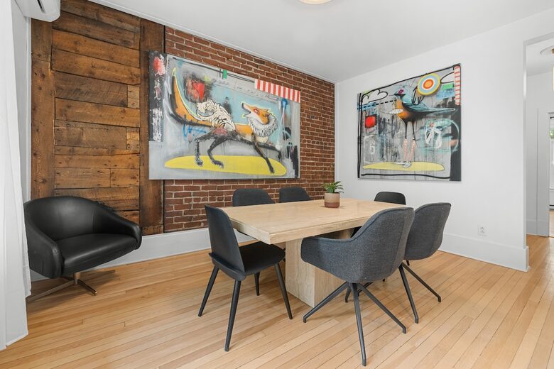 Historic Charm Meets City Comfort - Québec City, Canada