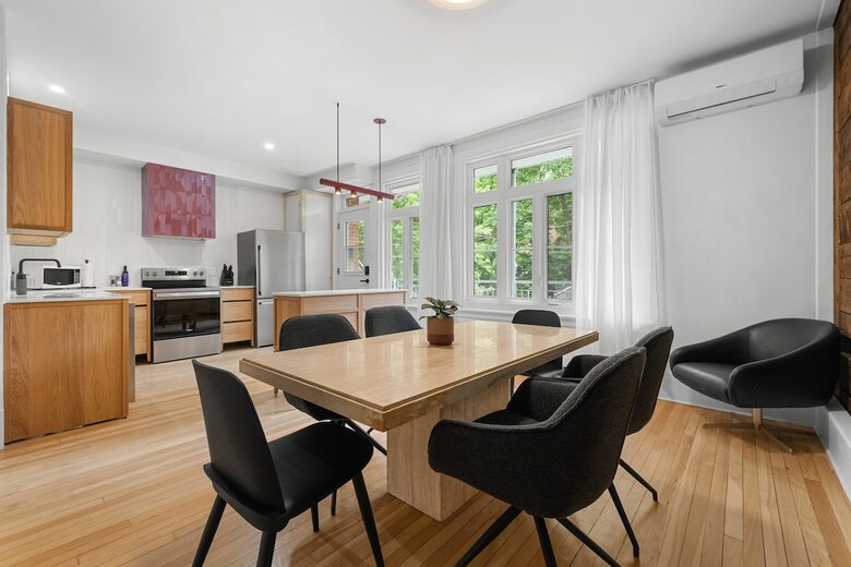 Historic Charm Meets City Comfort - Québec City, Canada