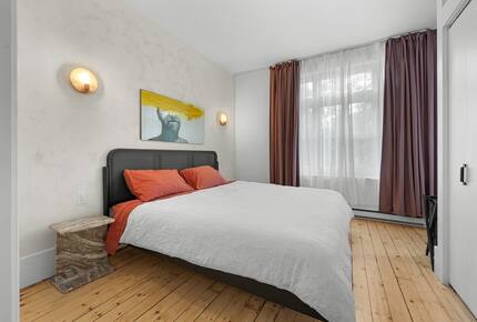 Historic Charm Meets City Comfort - Québec City, Canada