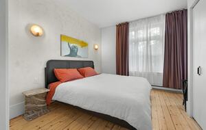 Historic Charm Meets City Comfort - Québec City, Canada