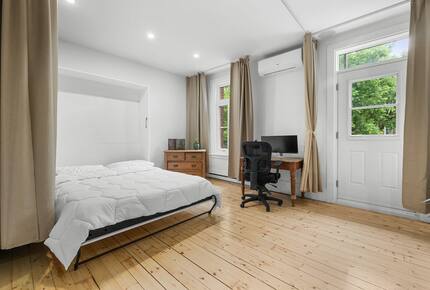 Historic Charm Meets City Comfort - Québec City, Canada