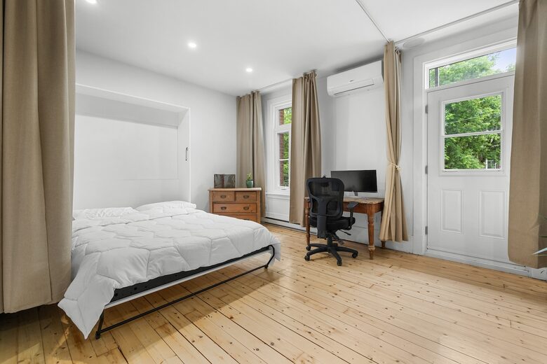 Historic Charm Meets City Comfort - Québec City, Canada